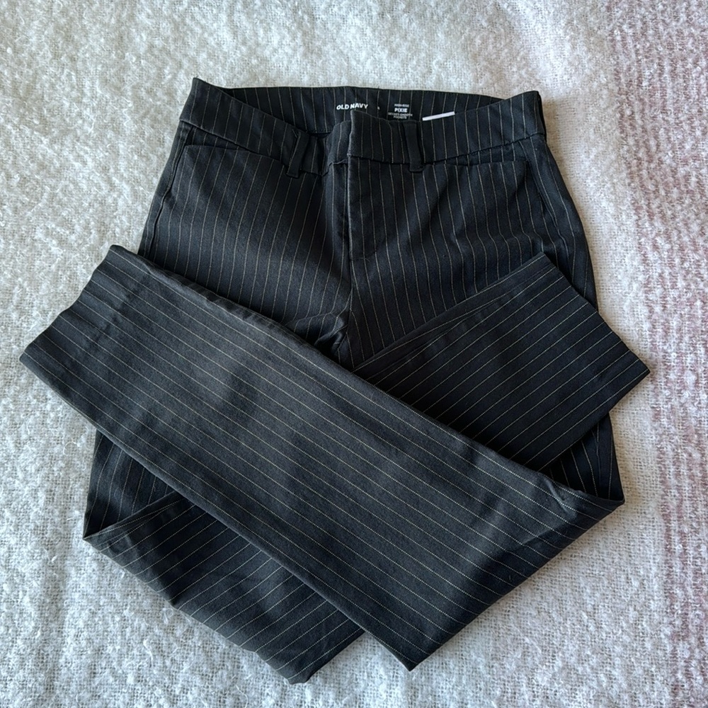 Size 2 old navy pants. Never worn